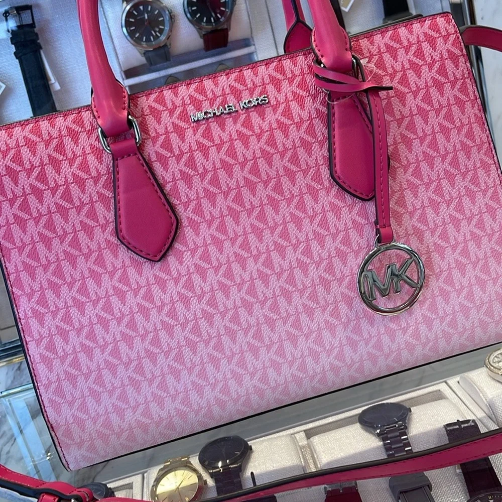 Michael Kors Sheila Medium Ombré Signature Logo Satchel
DRAGONFRUIT
NWT - Picture 7 of 16